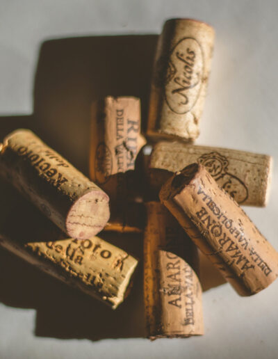 Wijnkurken van NicolisWinery op een lichte ondergrond