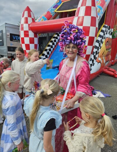 De Candy Lady van Uw Chef Catering bij de heropening van VWD Crucial Temperature Solutions